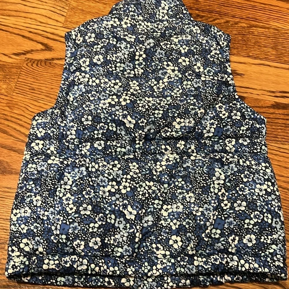 GAP kids girls blue floral puffer vest sizes small (6/7) &medium (8-9 years) NWT